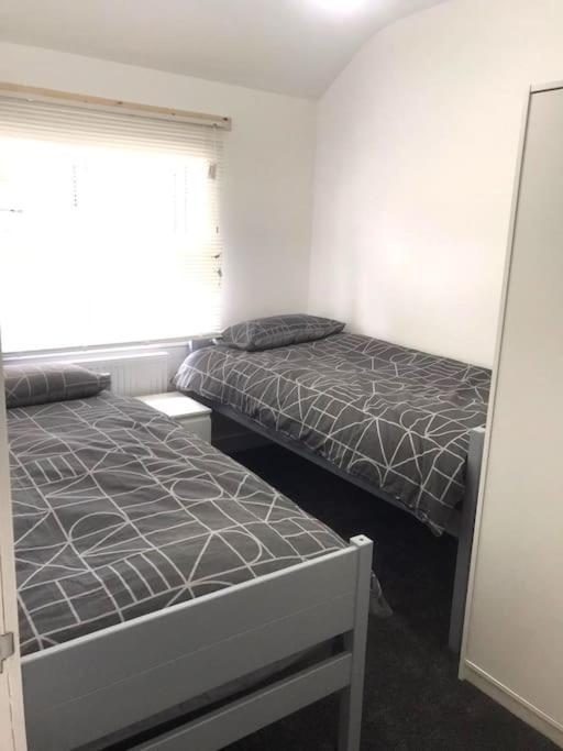 Holiday home Bassett Hse, 3 Bdr, Free Onsite Parking, Supper Fast Wifi, 4 Beds,