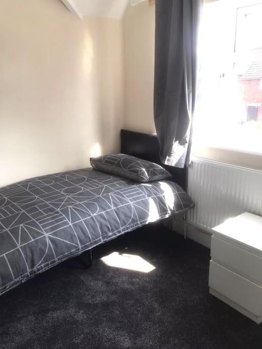 Holiday home Bassett Hse, 3 Bdr, Free Onsite Parking, Supper Fast Wifi, 4 Beds,