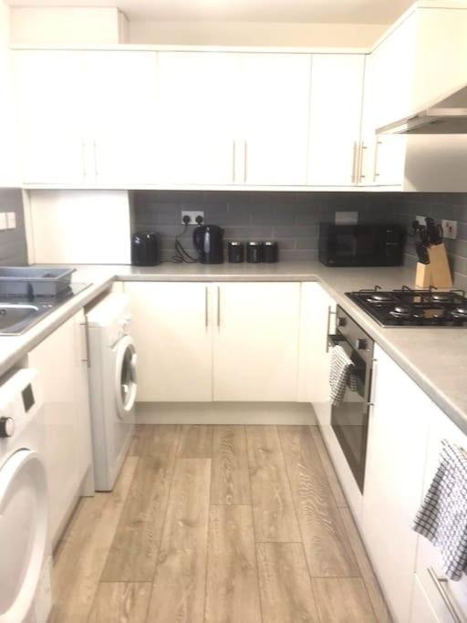Holiday home Bassett Hse, 3 Bdr, Free Onsite Parking, Supper Fast Wifi, 4 Beds, *